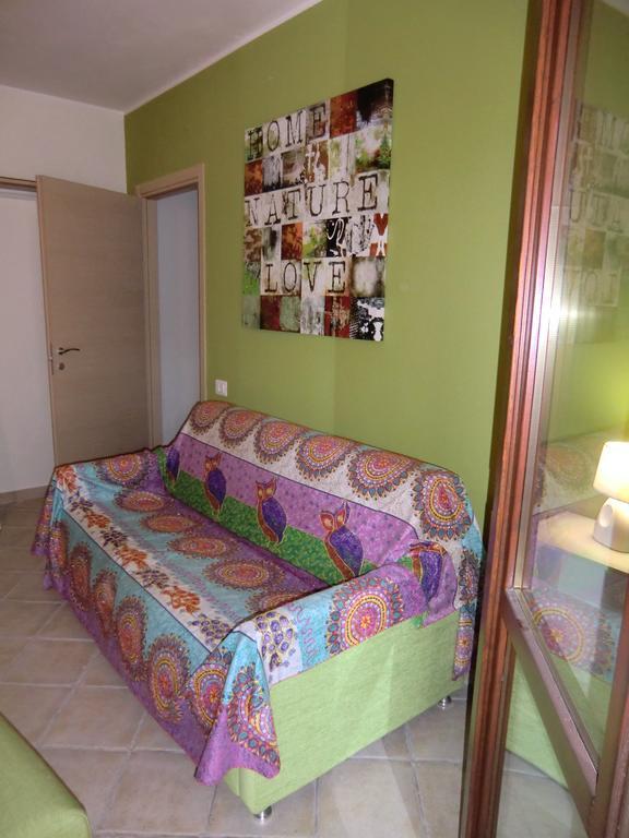 La Casa Felice Appartamenti Chia Zimmer foto