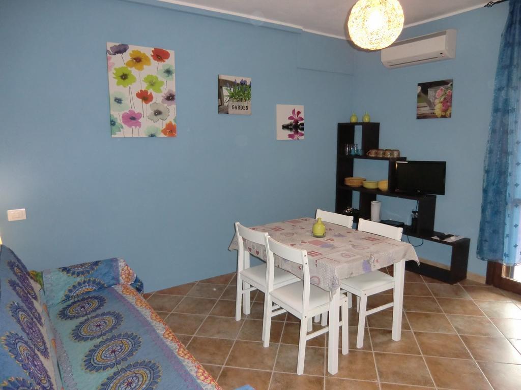 La Casa Felice Appartamenti Chia Zimmer foto