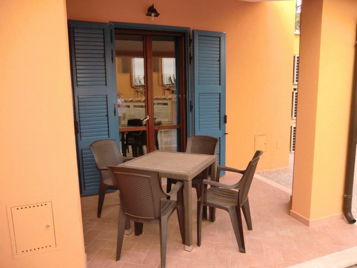 La Casa Felice Appartamenti Chia Exterior foto